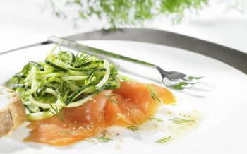 Encuentra el mejor cortador de verduras espiralizador para realzar tus platos imagen 18 guarnición con el espiralizador