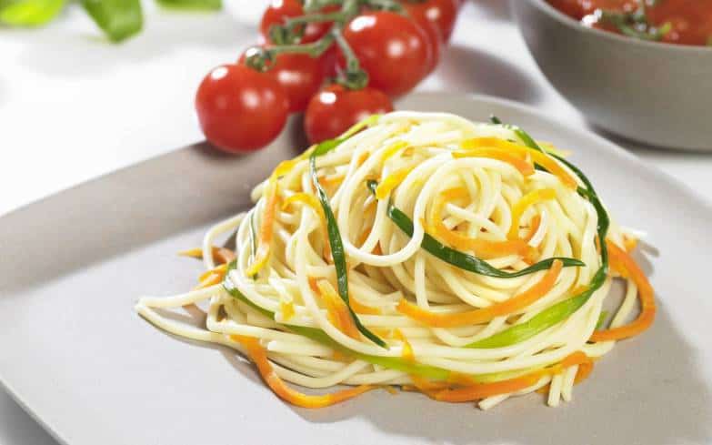 Encuentra el mejor cortador de verduras espiralizador para realzar tus platos imagen 33 plato de spagueti de verdura