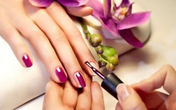 compatibilidad de un esmalte de uñas