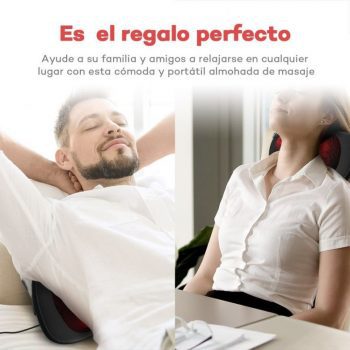 hombre y mujer relajados con una almohada de masaje