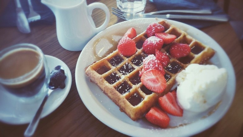 waffle hecho en gofreras para desayunar