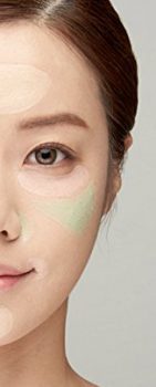 mujer con correctores de colores aplicados en la cara