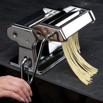 maquina para hacer pasta con sistema de fijacion a la mesa