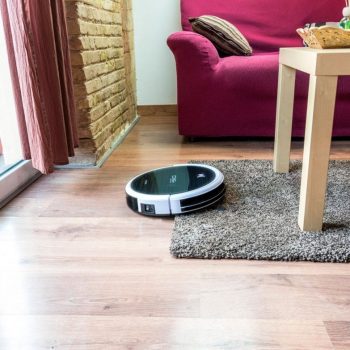 El mejor robot aspirador Conga Cecotec imagen 4 robot aspirador conga subiendose a una alfombra