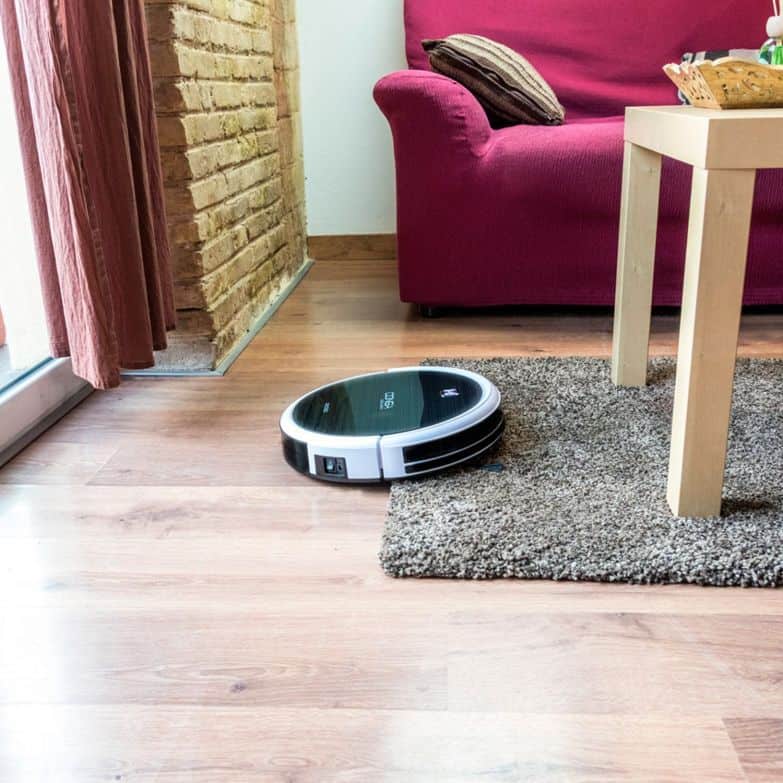 Le meilleur robot aspirateur Conga Cecotec image 17 robot aspirateur conga grimpant sur un tapis