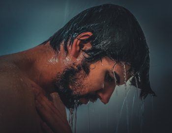 Las mejores ceras para el pelo de 2021 imagen 22 chico con el pelo mojado
