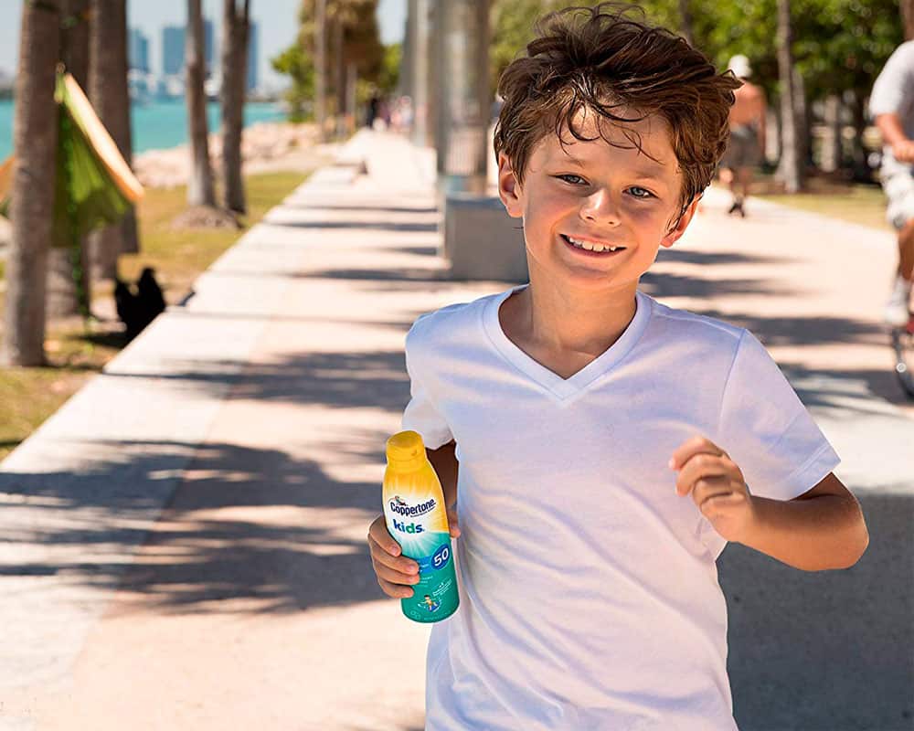Quelles erreurs commettons-nous en appliquant un écran solaire sur les enfants image 3 protector-children_nublado