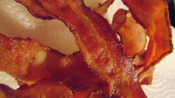 5 trucos ingeniosos para usar el microondas imagen 5 Freír-tocino-sin-aceite