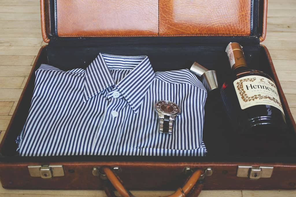 Cómo planchar una camisa sin dejar arrugas imagen 4 guardado-de-camisa-planchada-en-una-maleta