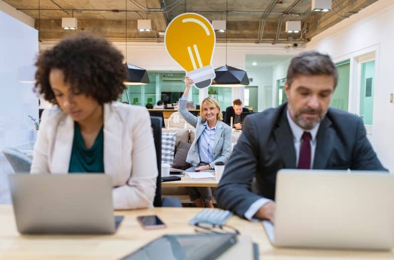 Cómo decorar tu oficina para que aparente más amplia imagen 1 idea-para-decorar-tu-oficina-para-que-aparente-ser-más-amplia