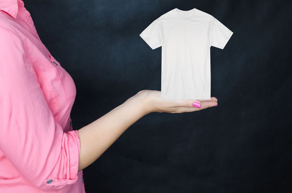 8 consejos para organizar el armario como un profesional imagen 6 organizar-las-camisetas