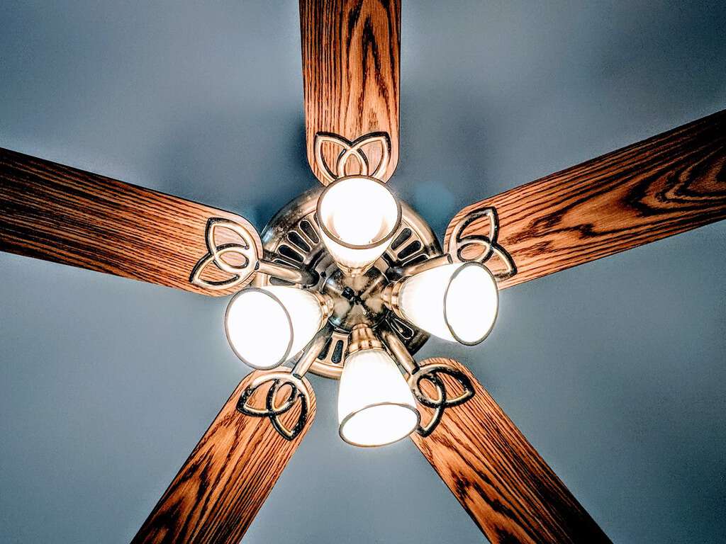 Conseils pour garder la maison au frais par temps chaud image 7 changer les bulbes pour garder la maison fraîche