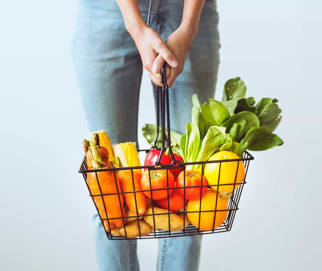 Cómo cuidar la piel a partir de los 40 imagen 2 Consumir-alimentos-ricos-en-vitaminas-para-cuidar-la-piel-a-partir-de-los-40