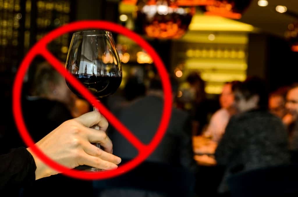 6 consejos para bajar los michelines y cuidar la salud imagen 3 Evitar-el-alcohol-para-bajar-los-michelines