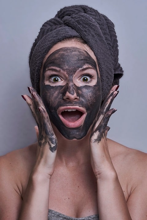 5 consejos para hidratar la piel de la cara imagen 4 aplicar-una-mascarilla-para-hidratar-la-piel-de-la-cara