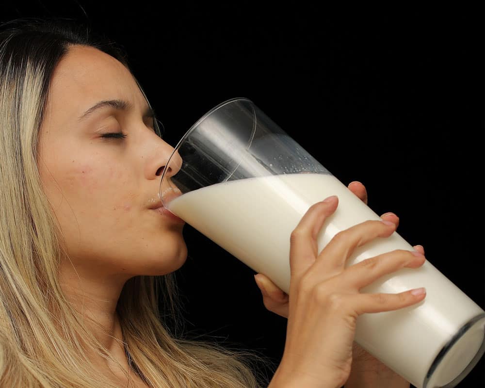 Qué alimentos debemos agregar a nuestra dieta a partir de los 50 años imagen 9 calcio-para-fortalecer-los-huesos