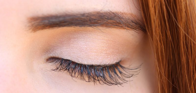 como aplicar la sombra de ojos portada