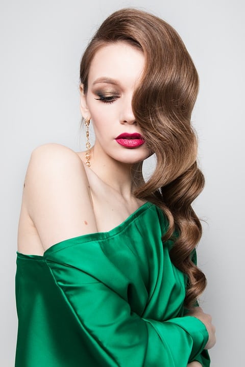 6 formas diferentes de usar la plancha de pelo para peinarte imagen 4 Ondas-al-agua