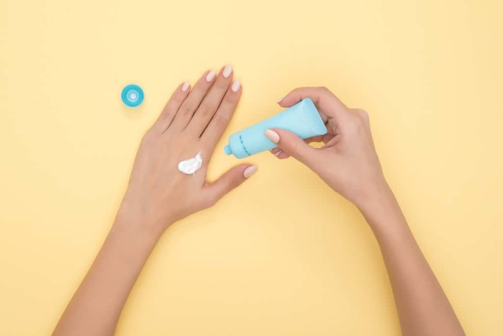 Comment garder la peau hydratée pendant la journée image 4 Utilisation-crèmes hydratantes