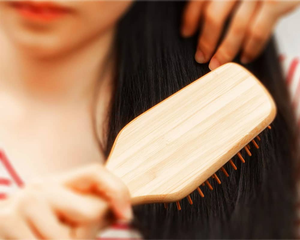 Cuáles son los cuidados básicos para el pelo imagen 8 cepillado-del-pelo-antes-de-dormir