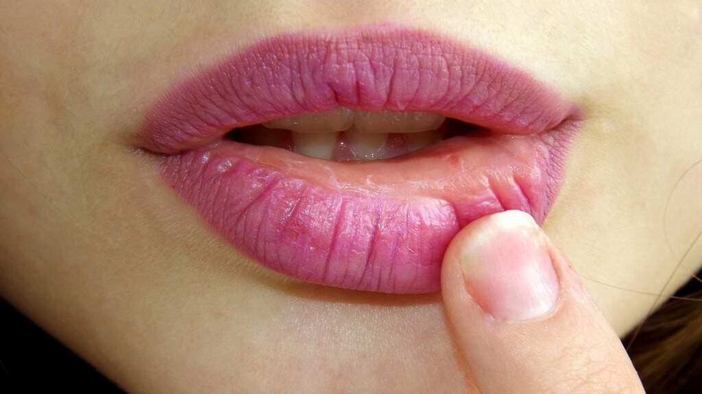 Cómo hidratar labios de forma natural