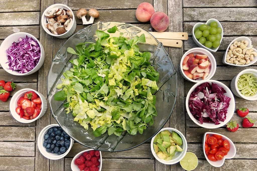¿Qué significa ser crudivegano? imagen 15 ingredientes-para-ensaladas