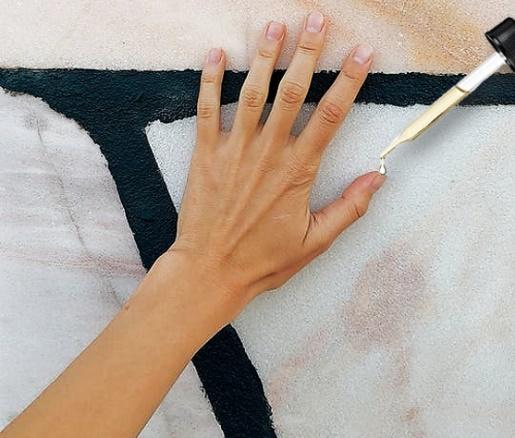 Cómo quitar esmalte de uñas permanente en 6 pasos imagen 4 aplicar aceite para cutículas