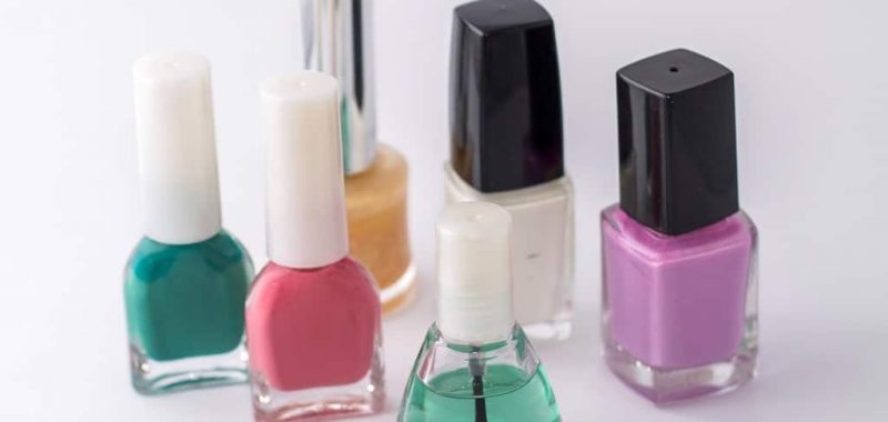 diferentes tipos de esmaltes de uñas