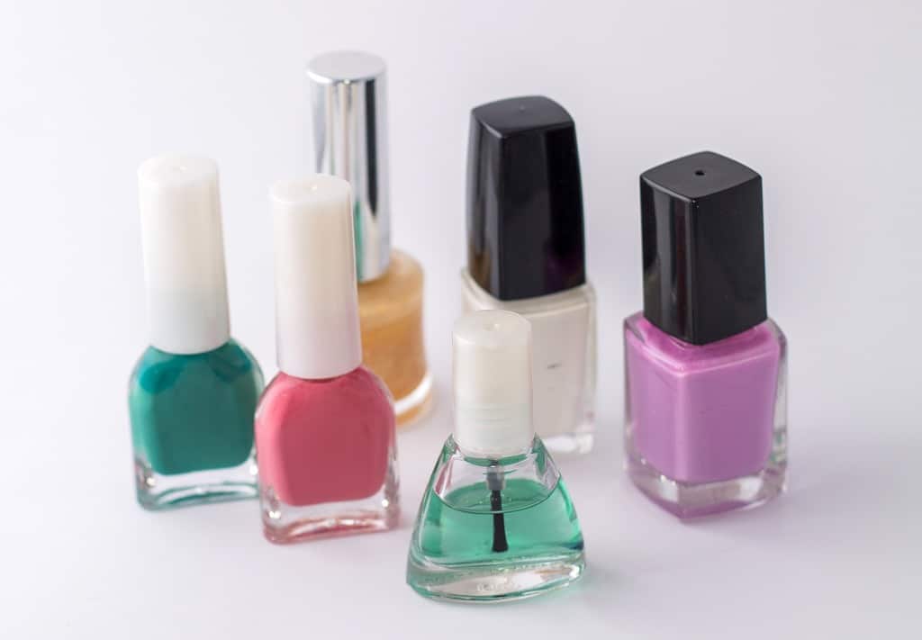 diferentes tipos de esmaltes de uñas