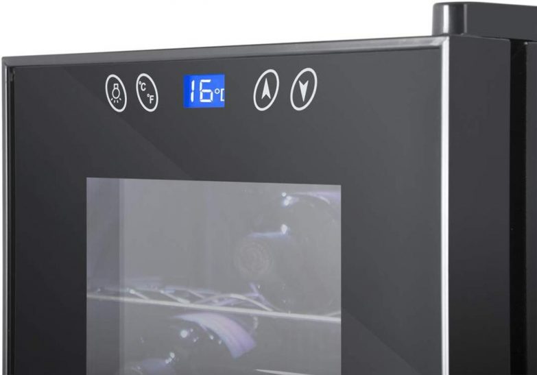 Las mejores vinotecas pequeñas para tener en casa imagen 18 display con información de temperatura de la vinoteca