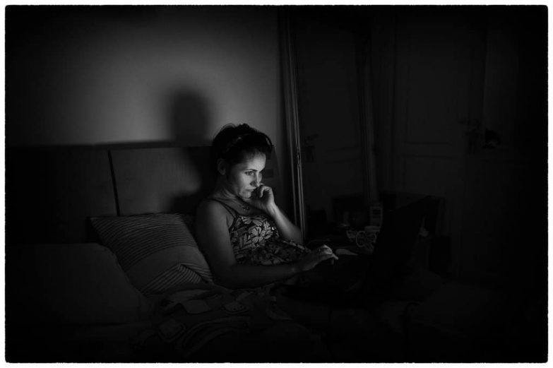 5 consejos para mejorar el sueño profundo imagen 5 mujer que no puede dormir