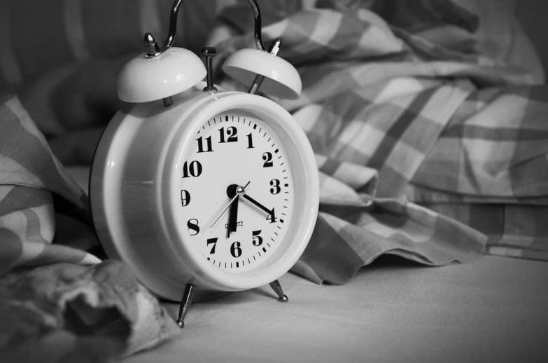 5 consejos para mejorar el sueño profundo imagen 2 reloj despertador