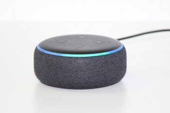 Los timbres con cámara modernos se conectan con Alexa y Google Home