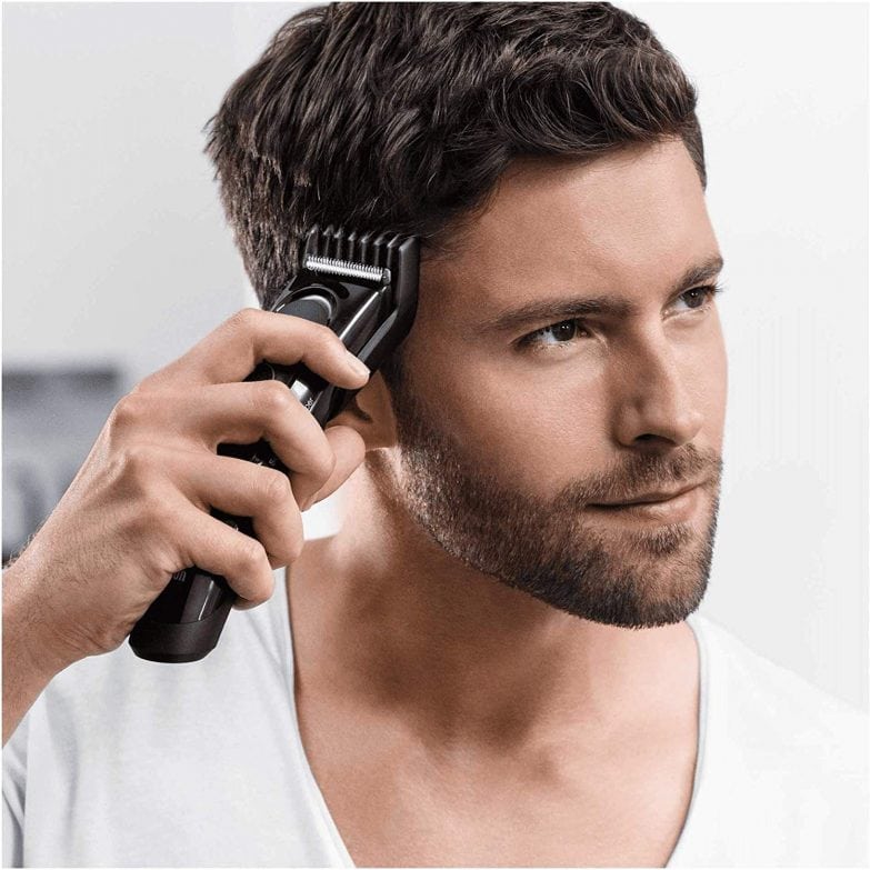 Cortapelos Braun HC5090: la máquina de cortar pelo profesional que necesitas imagen 5 chico usando la braun hc5090