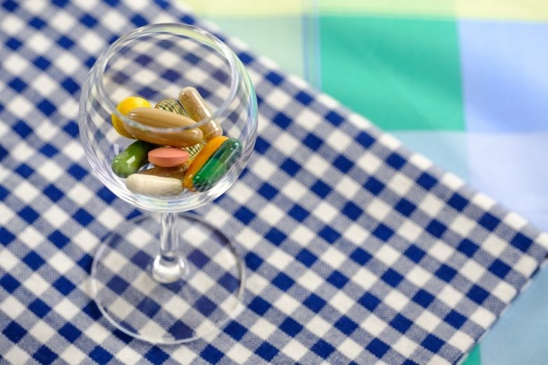 Qué debes saber sobre el aceite de krill imagen 12 medicación dentro de un vaso