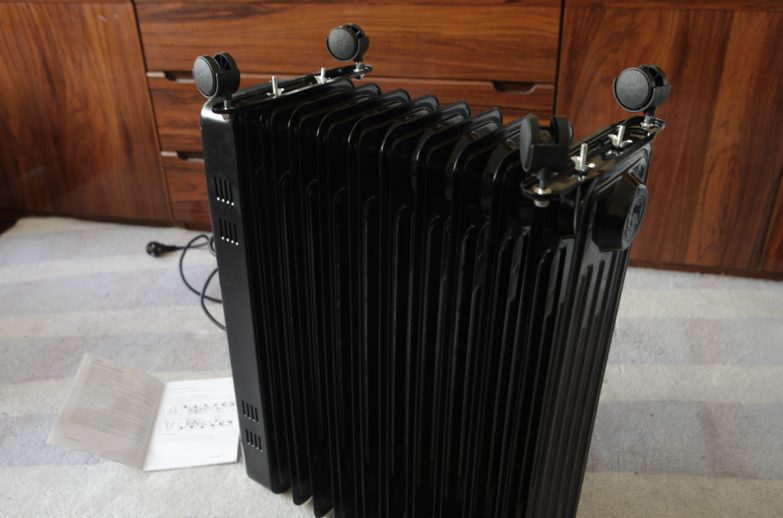 Análisis del radiador de aceite Cecotec Ready Warm 5720 Space imagen 3 montado-la-base-y-ruedas-del-ready-warm-5720-space-de-cecotec