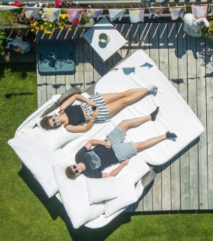 ¿Cómo eliminar los ácaros del polvo? 5 pasos rápidos y efectivos imagen 5 Sacar el colchón al sol para matar a los ácaros del polvo