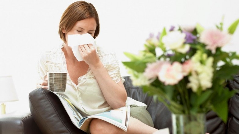 Cómo reducir las alergias en casa imagen 1 chica con alergia