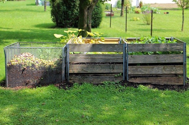 Qué es el compost y cómo se hace una composta casera imagen 5 El compost se puede crear en cajones de madera o metal.