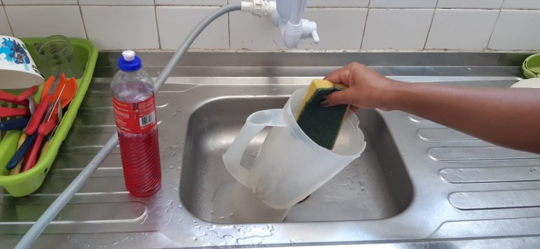 Consejos para preparar las mejores recetas con una licuadora imagen 6 Limpia tu licuadora de manera adecuada.