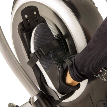 Los reposapies o pedales de una máquina de remo deben tener correas de ajuste