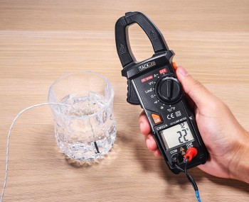 La medición de temperatura con pinza amperimétrica se puede hacer incluso en líquidos