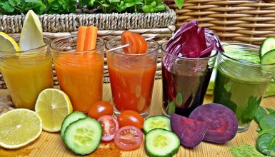 Con frutas y verduras puedes preparar ricos zumos naturales.