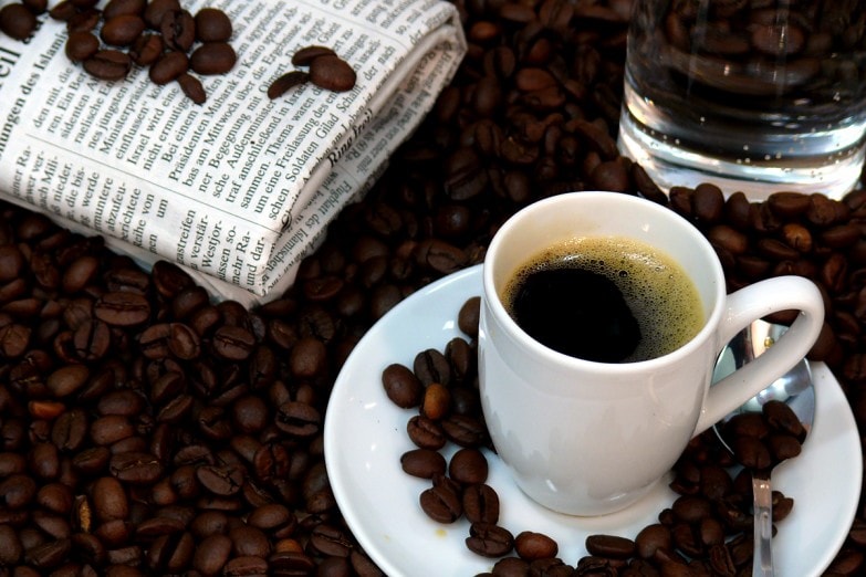 La mejor cafetera superautomática ¿Cuál comprar en el 2021? imagen 1 Café molido y preparado por una cafetera superautomática