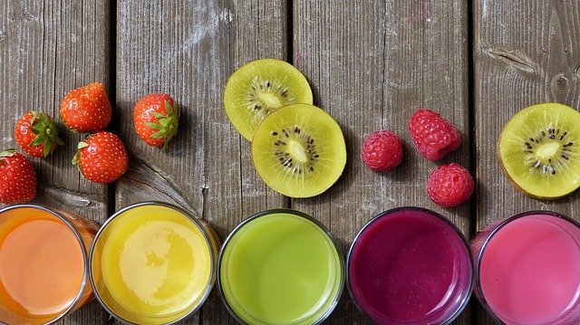 La consistencia de los smoothies es diferente si los haces con una licuadora o una batidora. 