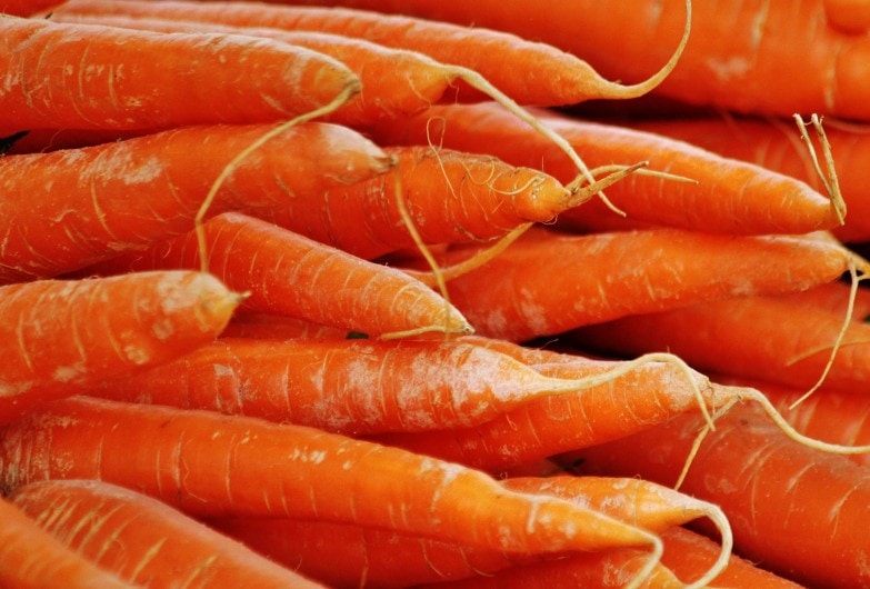 Cuáles son los beneficios saludables de preparar zumos naturales imagen 8 Los zumos de zanahoria ayudan a fortalecer la retina y prevenir las cataratas.