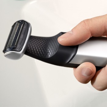 Depiladora ergonómica para hombre. 