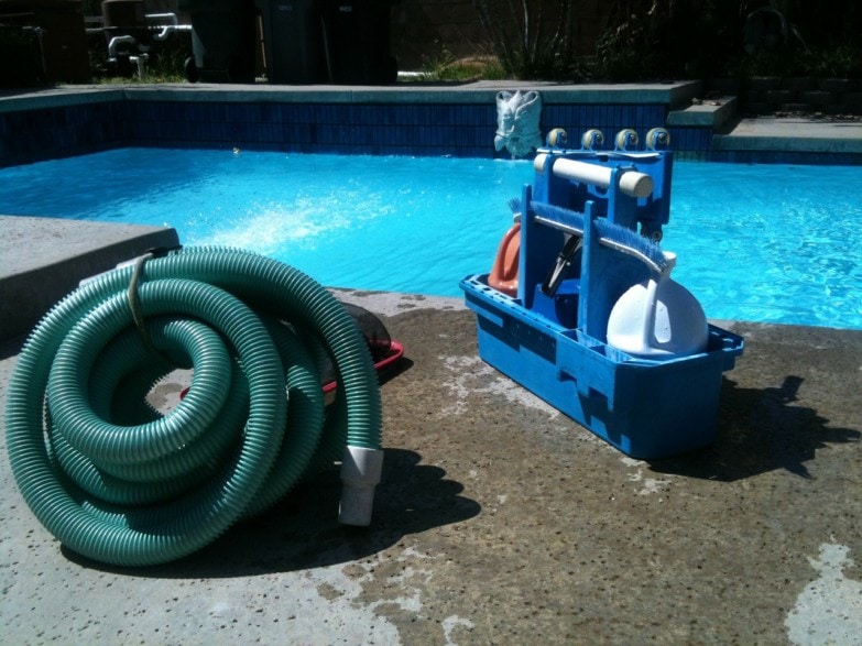El mejor robot limpiafondos para piscinas imagen 2 Materiales de limpieza de piscina
