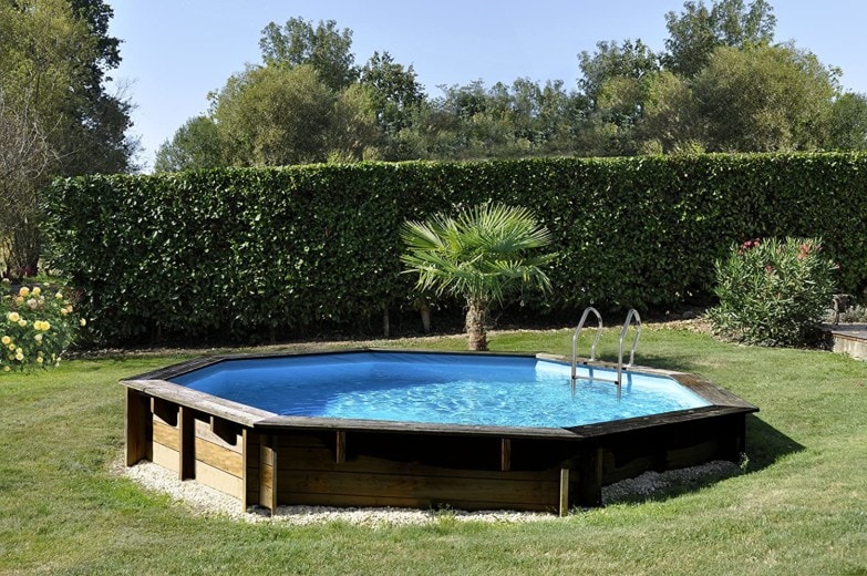 Piscinas desmontables de madera en jardín