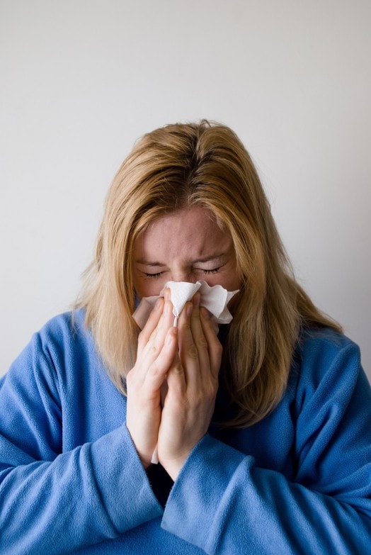 mujer con problemas respiratorios